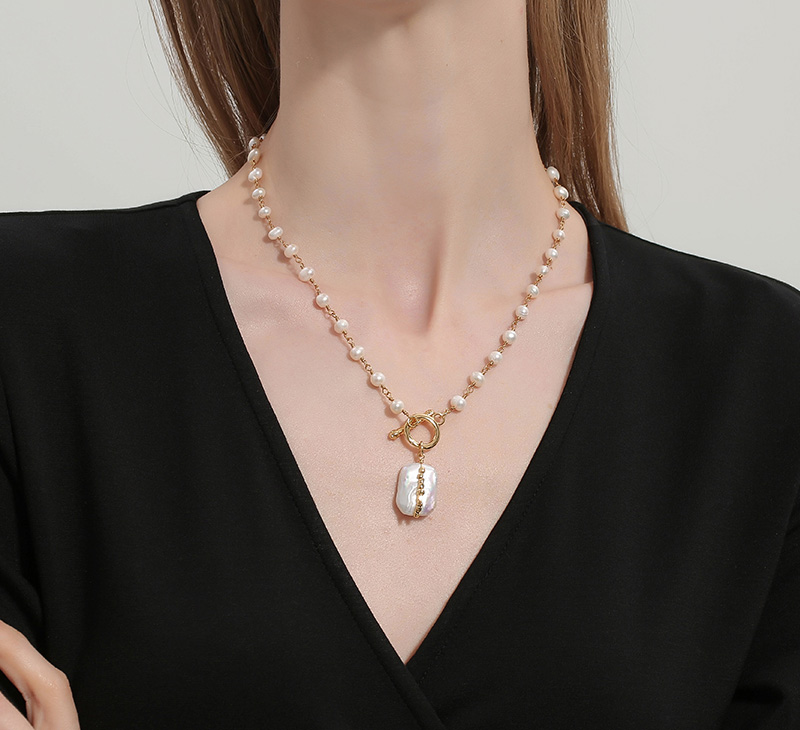 Baroque Freshwater Pearl Clavicle Necklace