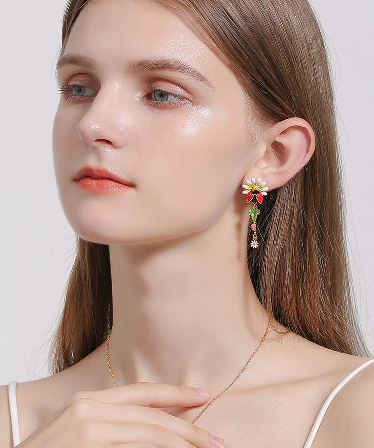 Daisy White Flower And Ladybug Enamel Stud Dangle Earrings