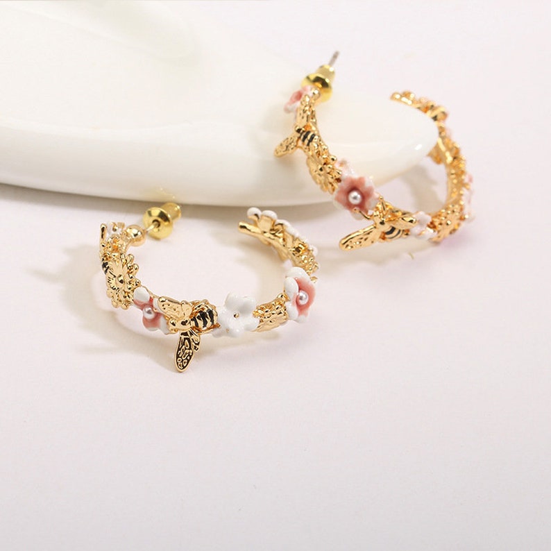 Pink White Flower And Bee C Shape Enamel Hoop Earrings Jewelry Gift