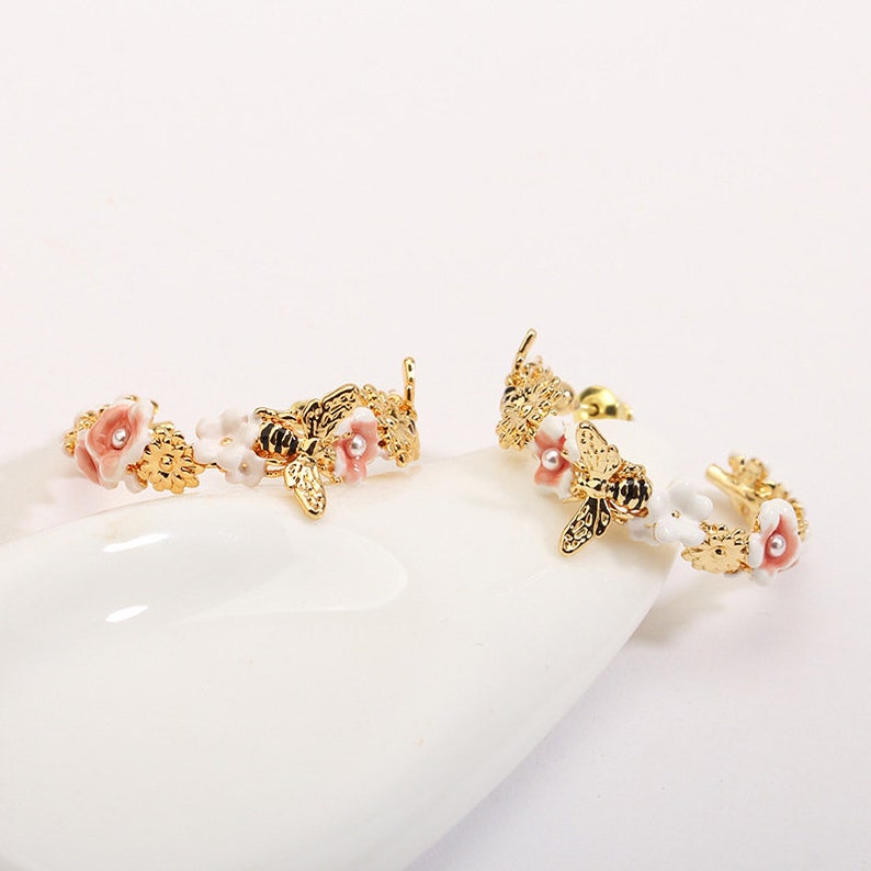 Pink White Flower And Bee C Shape Enamel Hoop Earrings Jewelry Gift