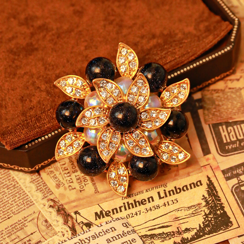 Inlaid Zircon Leaf Stone Flower Shape Retro Vintage Brooch